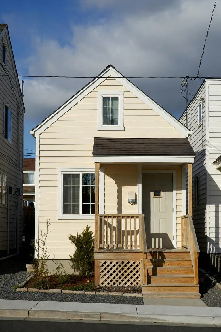 Starter Home Close to Transit