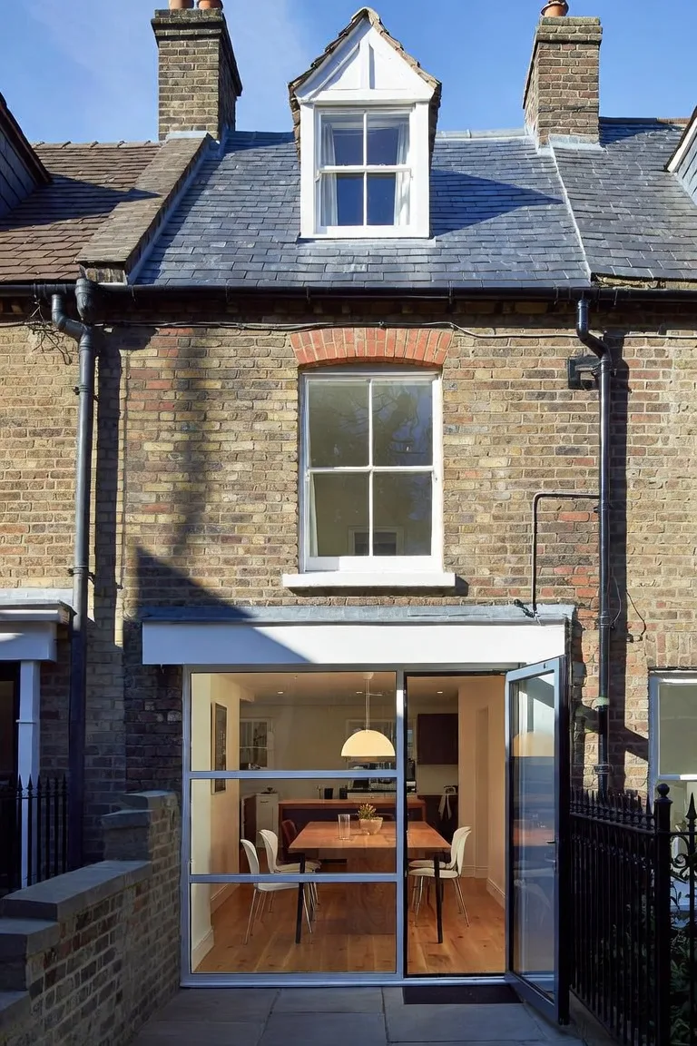 Heritage Townhouse, Updated Interior